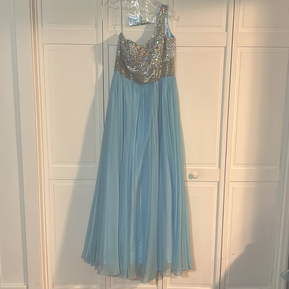 Beautiful prom dress. Beaded top with adjustable corset style back to fit 12-18.